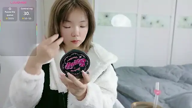 Snapshot of E-cup2 chatting on November 7, 10:42 am E-cup2 online show from November 7, 10:42 am