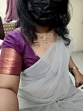 Snapshot of tamilmaha12 chatting on October 31, 11:07 am tamilmaha12 online show from October 31, 11:07 am