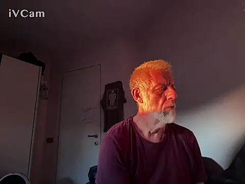Snapshot of Pigna16PSRN chatting on June 19, 6:36 pm Pigna16PSRN online show from June 19, 6:36 pm