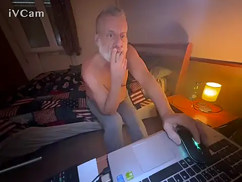 Snapshot of Pigna16PSRN chatting on February 24, 6:36 am Pigna16PSRN online show from February 24, 6:36 am