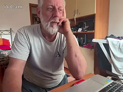 Snapshot of Pigna16PSRN chatting on February 10, 3:00 pm Pigna16PSRN online show from February 10, 3:00 pm