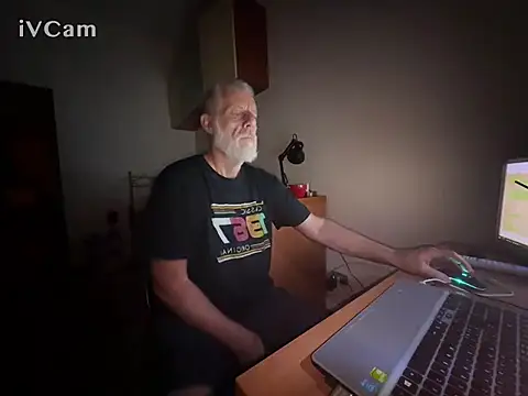 Snapshot of Pigna16PSRN chatting on February 14, 9:15 pm Pigna16PSRN online show from February 14, 9:15 pm