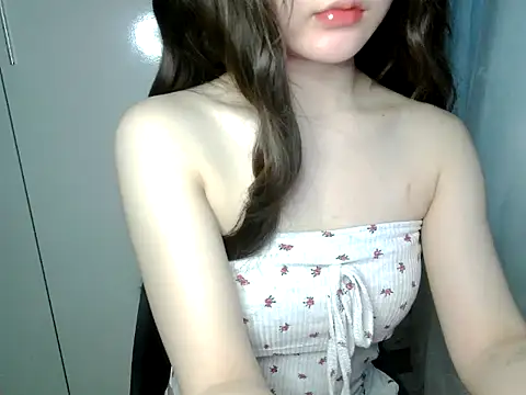 Snapshot of Annabelle-e chatting on July 7, 1:30 am Annabelle-e online show from July 7, 1:30 am