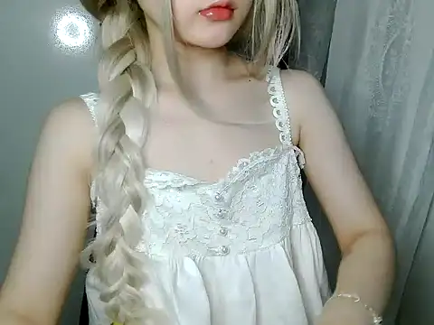 Annabelle-e online show from April 14, 4:45 pm