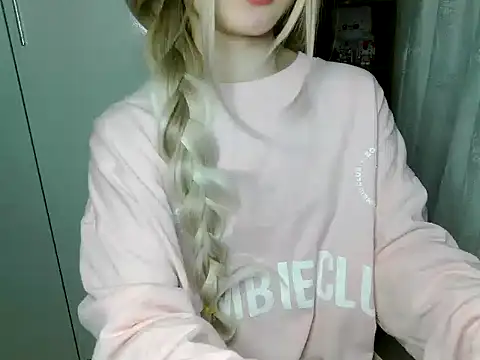 Annabelle-e online show from March 3, 6:26 pm