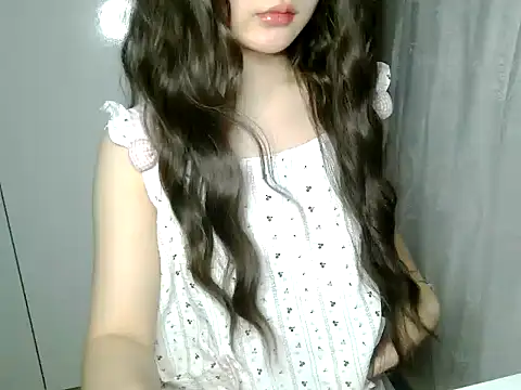 Snapshot of Annabelle-e chatting on July 19, 8:49 pm Annabelle-e online show from July 19, 8:49 pm