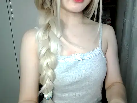 Annabelle-e online show from March 29, 4:19 pm