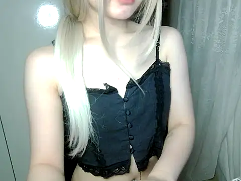 Annabelle-e online show from March 17, 6:22 pm