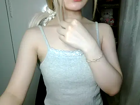 Annabelle-e online show from April 9, 6:58 pm