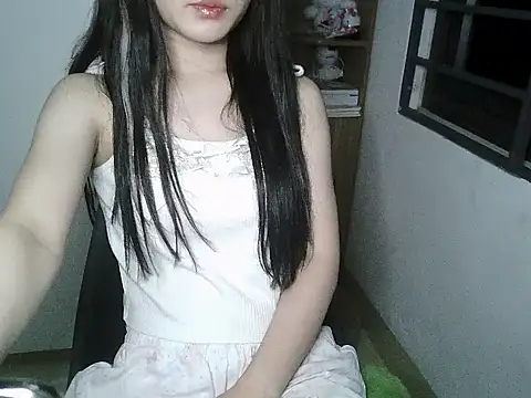 Snapshot of Annabelle-e chatting on September 18, 6:55 pm Annabelle-e online show from September 18, 6:55 pm