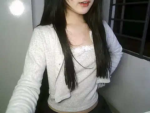 Snapshot of Annabelle-e chatting on October 31, 2:57 pm Annabelle-e online show from October 31, 2:57 pm