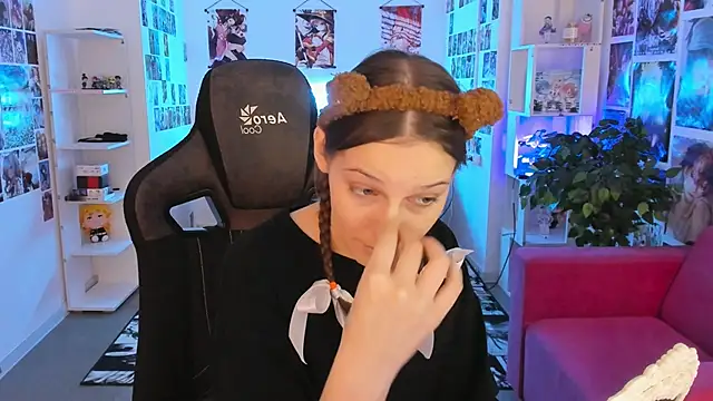 Snapshot of JenniferKiim chatting on February 21, 8:38 am JenniferKiim online show from February 21, 8:38 am