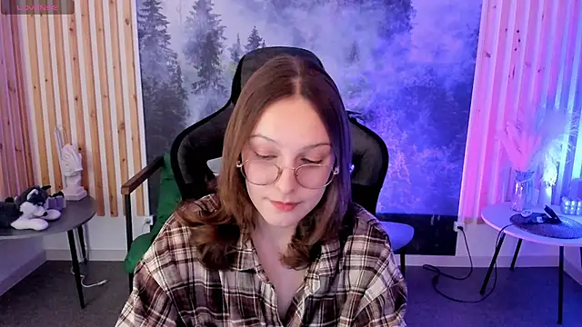 Snapshot of JenniferKiim chatting on February 13, 2:17 pm JenniferKiim online show from February 13, 2:17 pm