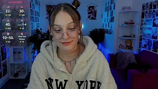 Snapshot of JenniferKiim chatting on September 15, 11:21 am JenniferKiim online show from September 15, 11:21 am