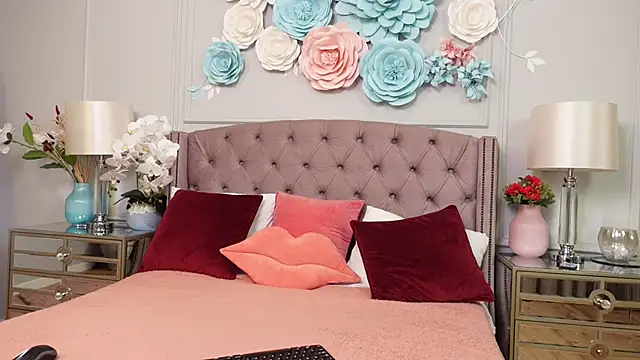 SophiaCarterX online show from December 4, 3:49 am