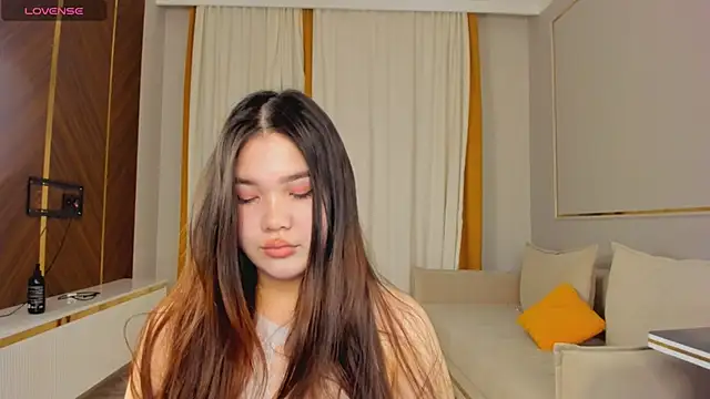 Snapshot of yummmymommy chatting on October 10, 2:40 pm yummmymommy online show from October 10, 2:40 pm
