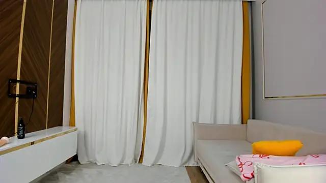 Snapshot of yummmymommy chatting on October 19, 1:36 pm yummmymommy online show from October 19, 1:36 pm
