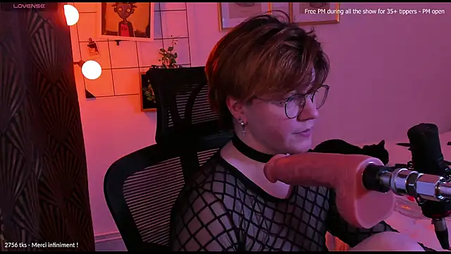 MossPrince online show from November 21, 5:01 pm