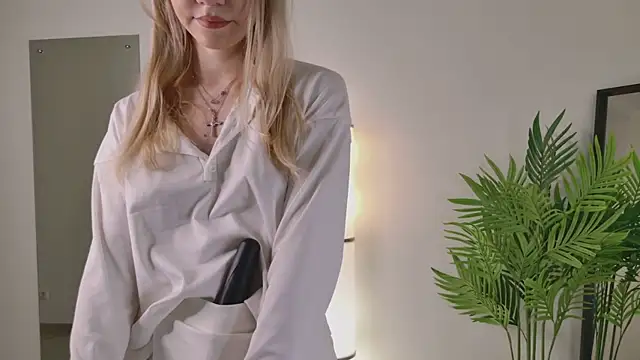 NyxBlonde online show from November 19, 1:22 pm