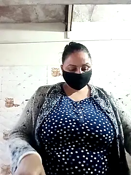 Snapshot of Rakhi_sawant143 chatting on December 22, 2:33 am Rakhi sawant143 online show from December 22, 2:33 am