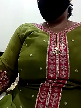 Snapshot of Rakhi_sawant143 chatting on February 17, 2:03 pm Rakhi sawant143 online show from February 17, 2:03 pm