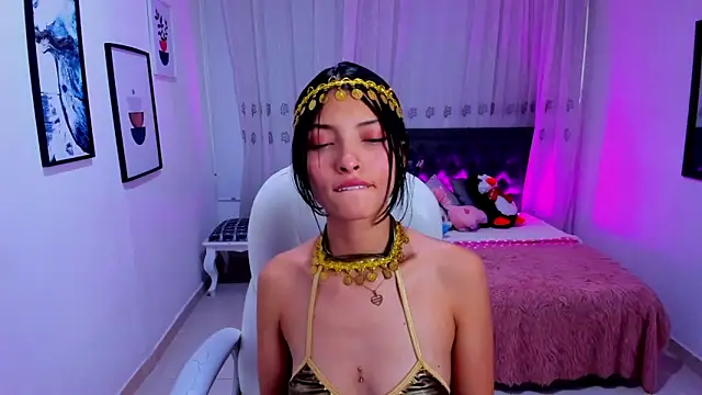 Mia Clay1 online show from December 22, 9:04 pm