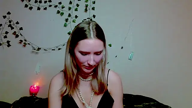  kikiclark   online show from November 16, 8:24 pm