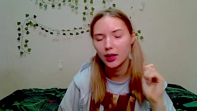  kikiclark   online show from November 27, 8:53 pm