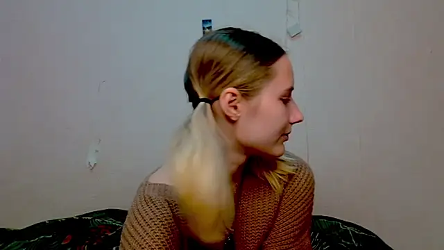  kikiclark   online show from October 8, 8:09 pm