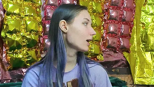  kikiclark   online show from April 4, 7:20 pm