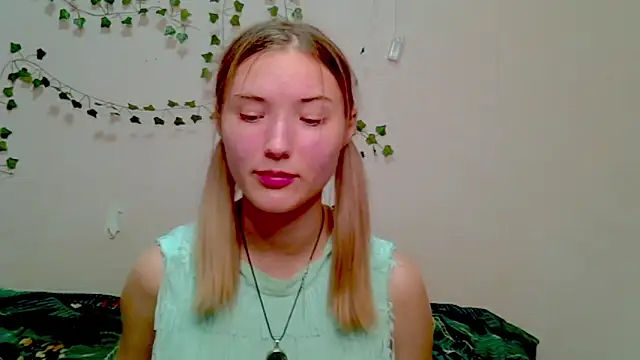  kikiclark   online show from November 28, 8:53 pm