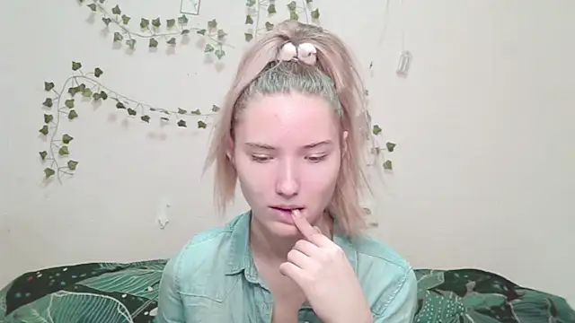  kikiclark   online show from December 5, 2:37 pm