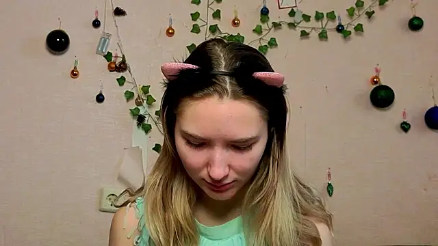  kikiclark   online show from February 14, 9:20 am