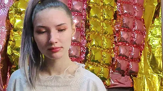  kikiclark   online show from April 16, 8:20 pm