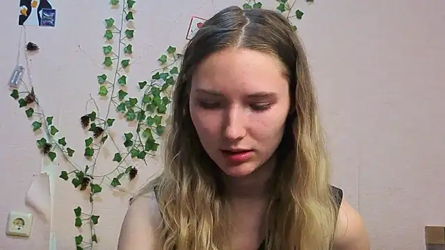  kikiclark   online show from March 12, 7:40 pm