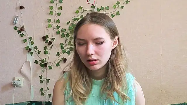  kikiclark   online show from March 7, 9:05 am