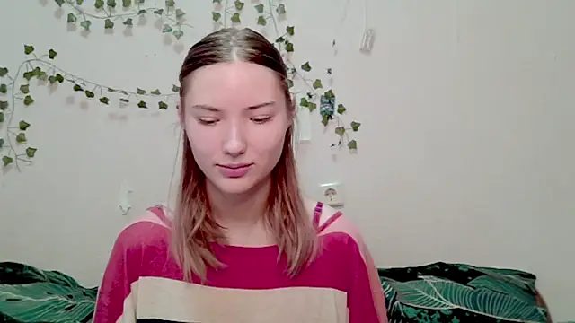  kikiclark   online show from December 3, 11:42 am