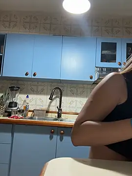 Snapshot of hottiee_melannie chatting on February 27, 4:12 am hottiee melannie online show from February 27, 4:12 am