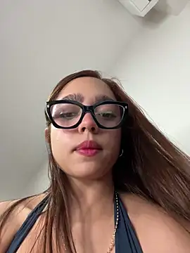 hottiee melannie online show from April 15, 3:34 am