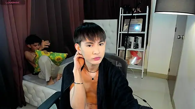 xxxhugecocktwinkxxx online show from October 8, 5:24 pm