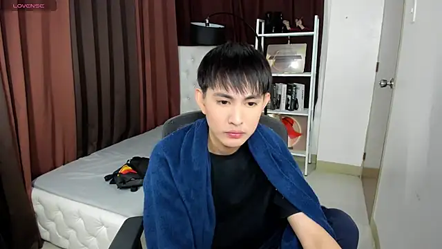 xxxhugecocktwinkxxx online show from October 6, 4:41 pm