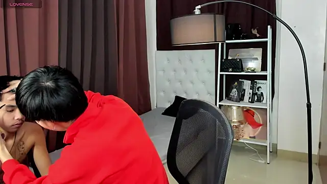 xxxhugecocktwinkxxx online show from October 5, 5:03 pm