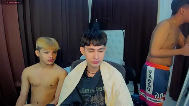 Snapshot of xxxhugecocktwinkxxx chatting on October 24, 5:45 pm xxxhugecocktwinkxxx online show from October 24, 5:45 pm