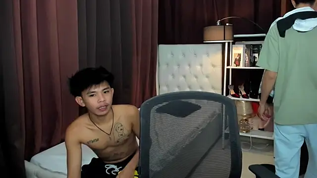 xxxhugecocktwinkxxx online show from October 12, 6:31 pm