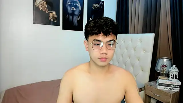 Snapshot of mightyhotcock chatting on October 14, 5:24 pm mightyhotcock online show from October 14, 5:24 pm