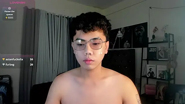 Snapshot of mightyhotcock chatting on September 17, 8:49 am mightyhotcock online show from September 17, 8:49 am