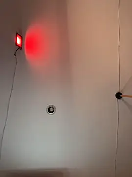 Juanita-Diaz online show from November 13, 8:35 pm