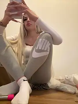 Snapshot of Steffi_Snowbunny chatting on September 16, 2:18 pm Steffi Snowbunny online show from September 16, 2:18 pm
