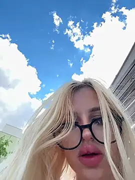Steffi Snowbunny online show from July 11, 1:11 pm