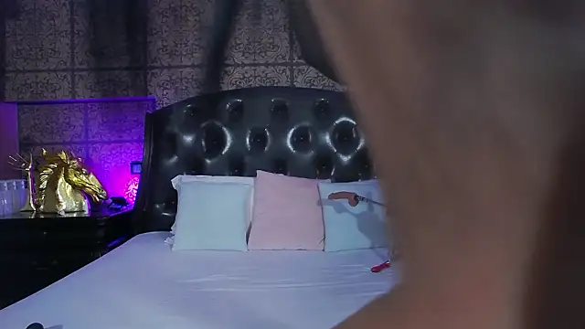 Snapshot of KendraMaxx chatting on February 27, 6:13 am KendraMaxx online show from February 27, 6:13 am